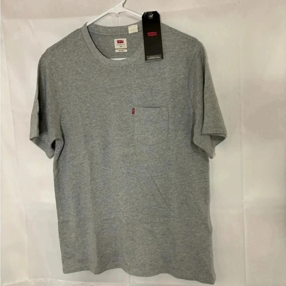 New with tags, men’s size XS Levi’s brand shirt, #B546